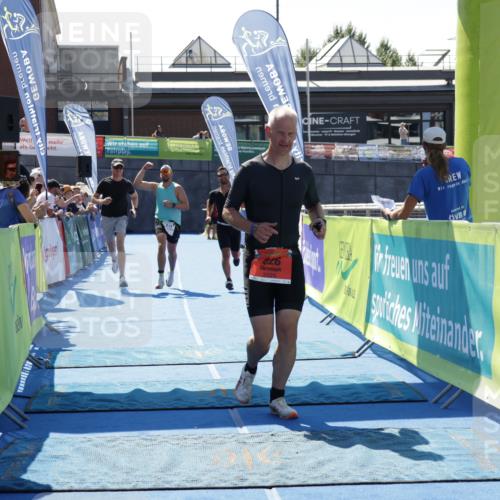 09.08.2026 - GEWOBA Citytriathlon Bremen Yannick Fuchs http://msf.ph/oto/9944481 09.08.2026 14:18:01 Ziel 826, 1117 meine-sportfotos.de