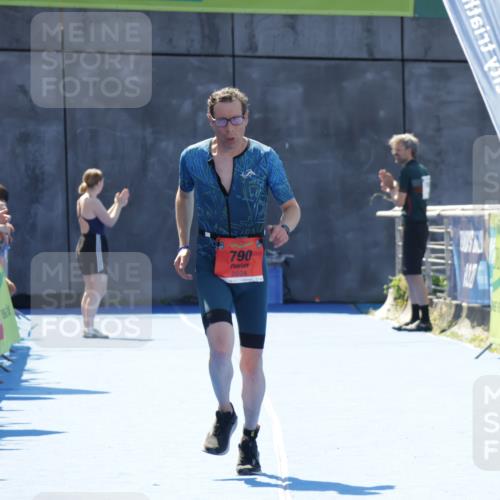 09.08.2026 - GEWOBA Citytriathlon Bremen Yannick Fuchs http://msf.ph/oto/9944556 09.08.2026 14:18:35 Ziel 790 meine-sportfotos.de