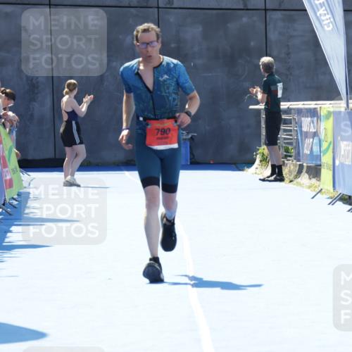 09.08.2026 - GEWOBA Citytriathlon Bremen Yannick Fuchs http://msf.ph/oto/9944557 09.08.2026 14:18:35 Ziel 790 meine-sportfotos.de