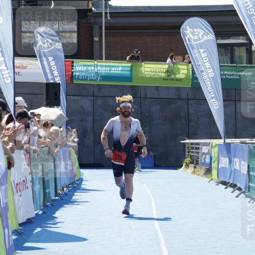 09.08.2026 - GEWOBA Citytriathlon Bremen Yannick Fuchs http://msf.ph/oto/9944639 09.08.2026 14:19:01 Ziel 596 meine-sportfotos.de