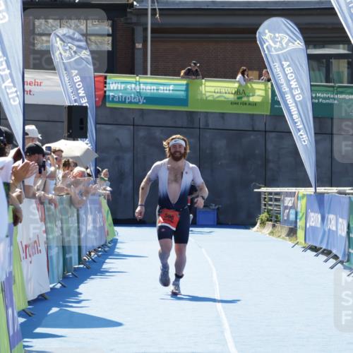 09.08.2026 - GEWOBA Citytriathlon Bremen Yannick Fuchs http://msf.ph/oto/9944641 09.08.2026 14:19:01 Ziel 596 meine-sportfotos.de