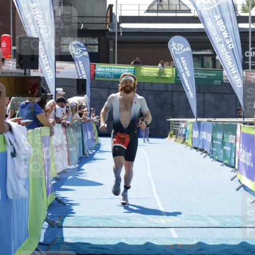 09.08.2026 - GEWOBA Citytriathlon Bremen Yannick Fuchs http://msf.ph/oto/9944649 09.08.2026 14:19:03 Ziel 596 meine-sportfotos.de