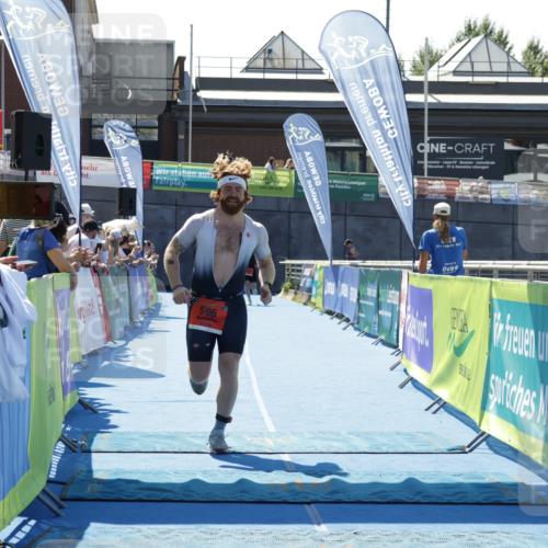09.08.2026 - GEWOBA Citytriathlon Bremen Yannick Fuchs http://msf.ph/oto/9944653 09.08.2026 14:19:03 Ziel 596 meine-sportfotos.de