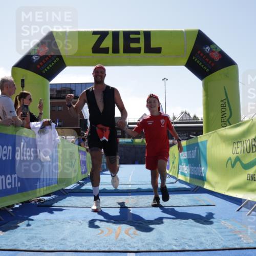 09.08.2026 - GEWOBA Citytriathlon Bremen Yannick Fuchs http://msf.ph/oto/9944774 09.08.2026 14:19:56 Ziel 758 meine-sportfotos.de