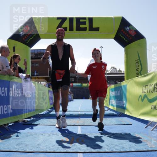 09.08.2026 - GEWOBA Citytriathlon Bremen Yannick Fuchs http://msf.ph/oto/9944776 09.08.2026 14:19:56 Ziel 758 meine-sportfotos.de