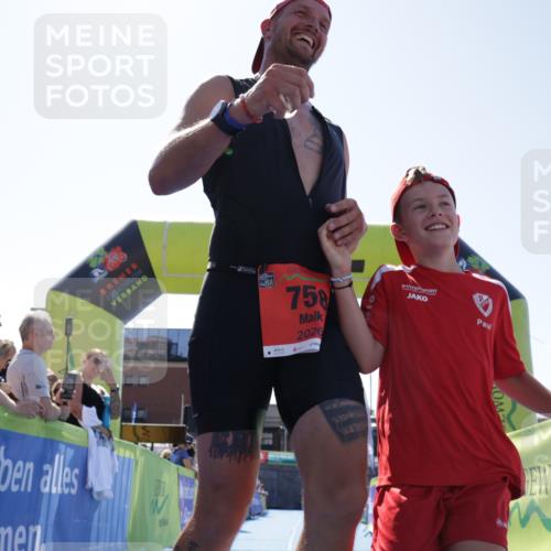 09.08.2026 - GEWOBA Citytriathlon Bremen Yannick Fuchs http://msf.ph/oto/9944783 09.08.2026 14:19:57 Ziel 758 meine-sportfotos.de