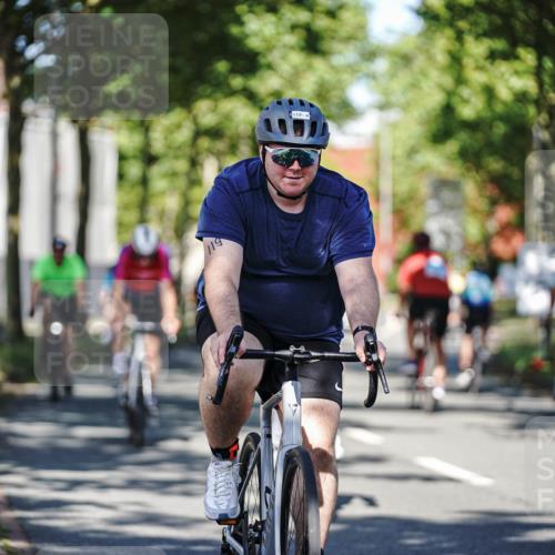 09.08.2026 - GEWOBA Citytriathlon Bremen Michael Burmester http://msf.ph/oto/9944816 09.08.2026 10:35:48 Radfahren 17, 29, 37, 43, 107, 119, 123, 141, 181, 201, 217, 241, 423, 462, 471, 494, 509 meine-sportfotos.de