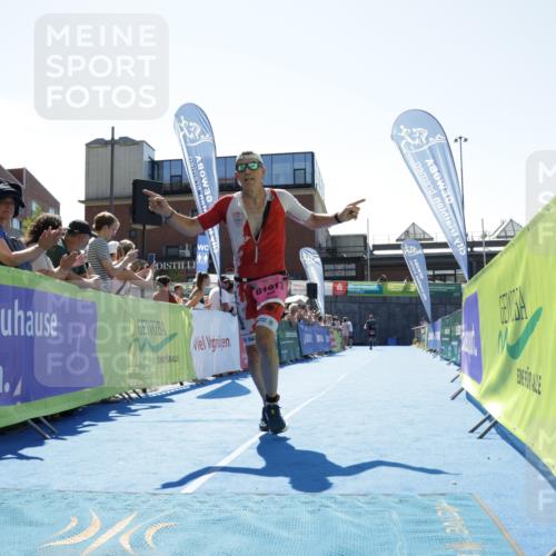 09.08.2026 - GEWOBA Citytriathlon Bremen Yannick Fuchs http://msf.ph/oto/9944822 09.08.2026 14:20:30 Ziel 998, 1013, 1013 meine-sportfotos.de