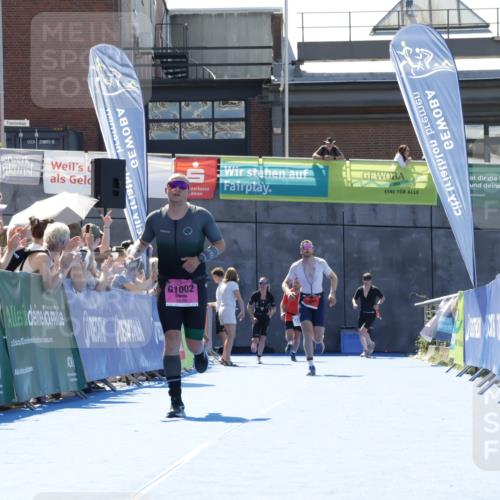 09.08.2026 - GEWOBA Citytriathlon Bremen Yannick Fuchs http://msf.ph/oto/9944835 09.08.2026 14:20:35 Ziel 1002, 1002, 1013, 1013 meine-sportfotos.de