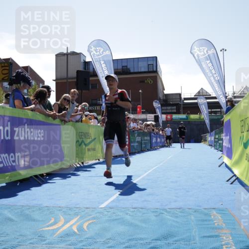 09.08.2026 - GEWOBA Citytriathlon Bremen Yannick Fuchs http://msf.ph/oto/9944990 09.08.2026 14:21:08 Ziel 589, 806 meine-sportfotos.de
