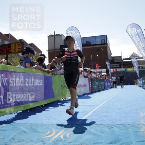 09.08.2026 - GEWOBA Citytriathlon Bremen Yannick Fuchs http://msf.ph/oto/9944994 09.08.2026 14:21:08 Ziel 589, 806 meine-sportfotos.de