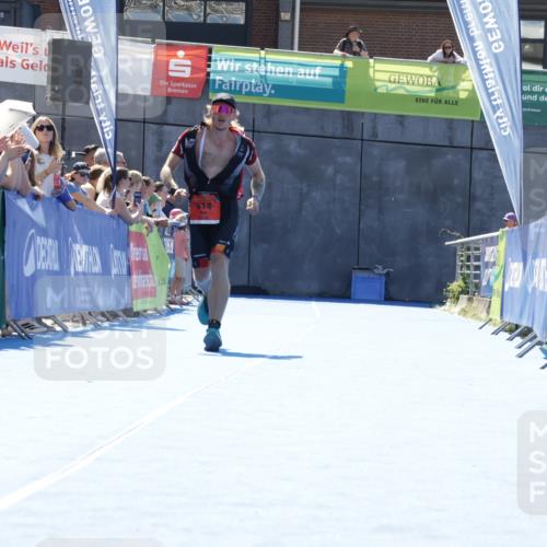09.08.2026 - GEWOBA Citytriathlon Bremen Yannick Fuchs http://msf.ph/oto/9945031 09.08.2026 14:21:22 Ziel 942 meine-sportfotos.de