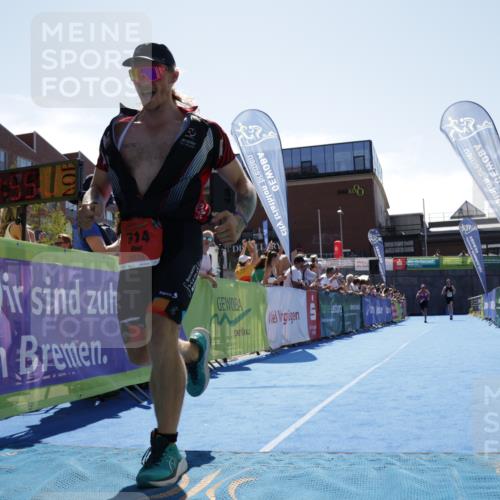 09.08.2026 - GEWOBA Citytriathlon Bremen Yannick Fuchs http://msf.ph/oto/9945048 09.08.2026 14:21:28 Ziel 614 meine-sportfotos.de