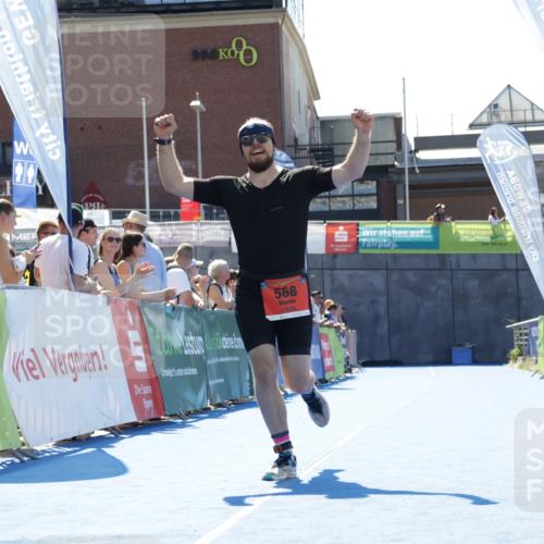 09.08.2026 - GEWOBA Citytriathlon Bremen Yannick Fuchs http://msf.ph/oto/9945176 09.08.2026 14:22:10 Ziel 568 meine-sportfotos.de