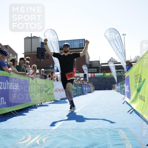 09.08.2026 - GEWOBA Citytriathlon Bremen Yannick Fuchs http://msf.ph/oto/9945185 09.08.2026 14:22:11 Ziel 568 meine-sportfotos.de