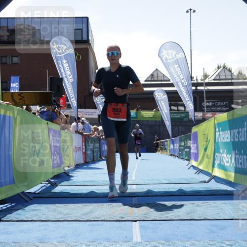 09.08.2026 - GEWOBA Citytriathlon Bremen Yannick Fuchs http://msf.ph/oto/9945202 09.08.2026 14:22:32 Ziel 882 meine-sportfotos.de