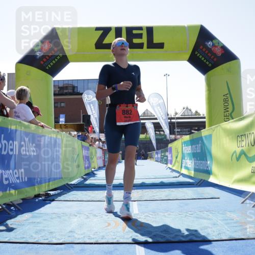 09.08.2026 - GEWOBA Citytriathlon Bremen Yannick Fuchs http://msf.ph/oto/9945210 09.08.2026 14:22:33 Ziel 882 meine-sportfotos.de