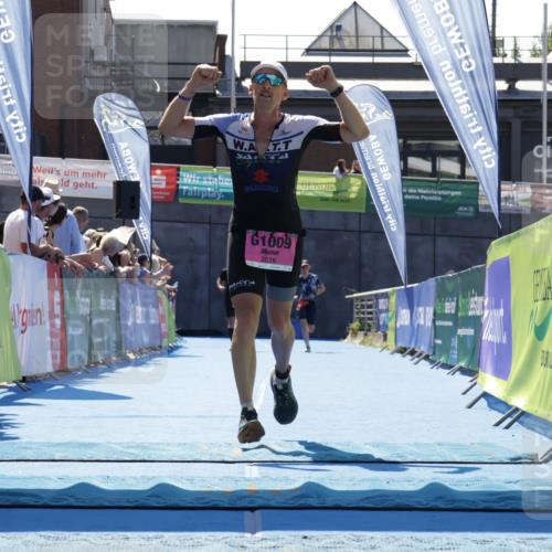 09.08.2026 - GEWOBA Citytriathlon Bremen Yannick Fuchs http://msf.ph/oto/9945217 09.08.2026 14:22:37 Ziel  meine-sportfotos.de