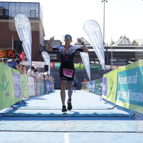09.08.2026 - GEWOBA Citytriathlon Bremen Yannick Fuchs http://msf.ph/oto/9945220 09.08.2026 14:22:37 Ziel  meine-sportfotos.de