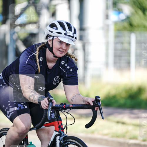 09.08.2026 - GEWOBA Citytriathlon Bremen Michael Burmester http://msf.ph/oto/9945243 09.08.2026 10:39:14 Radfahren 81, 420, 429 meine-sportfotos.de