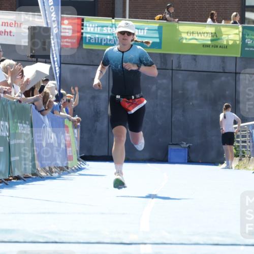 09.08.2026 - GEWOBA Citytriathlon Bremen Yannick Fuchs http://msf.ph/oto/9945316 09.08.2026 14:23:31 Ziel 944 meine-sportfotos.de