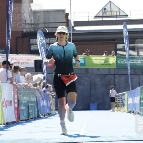 09.08.2026 - GEWOBA Citytriathlon Bremen Yannick Fuchs http://msf.ph/oto/9945319 09.08.2026 14:23:32 Ziel 944 meine-sportfotos.de