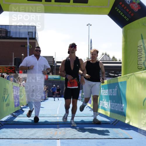 09.08.2026 - GEWOBA Citytriathlon Bremen Yannick Fuchs http://msf.ph/oto/9945400 09.08.2026 14:24:15 Ziel 590, 652, 814, 896 meine-sportfotos.de
