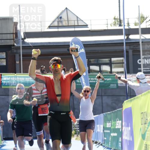 09.08.2026 - GEWOBA Citytriathlon Bremen Yannick Fuchs http://msf.ph/oto/9945463 09.08.2026 14:24:29 Ziel 807, 852, 1015, 1015, 1136 meine-sportfotos.de