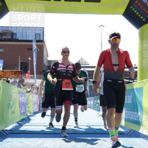 09.08.2026 - GEWOBA Citytriathlon Bremen Yannick Fuchs http://msf.ph/oto/9945475 09.08.2026 14:24:32 Ziel 807, 852, 857, 1136 meine-sportfotos.de