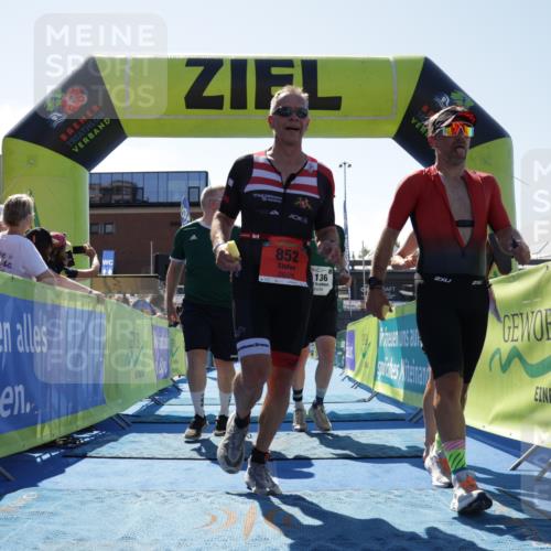 09.08.2026 - GEWOBA Citytriathlon Bremen Yannick Fuchs http://msf.ph/oto/9945483 09.08.2026 14:24:33 Ziel 807, 852, 857, 1136 meine-sportfotos.de