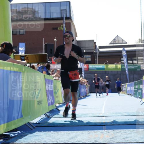 09.08.2026 - GEWOBA Citytriathlon Bremen Yannick Fuchs http://msf.ph/oto/9945523 09.08.2026 14:25:02 Ziel 745, 812, 989 meine-sportfotos.de