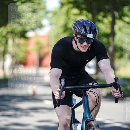 09.08.2026 - GEWOBA Citytriathlon Bremen Michael Burmester http://msf.ph/oto/9945531 09.08.2026 10:42:36 Radfahren 199, 297, 322, 422 meine-sportfotos.de
