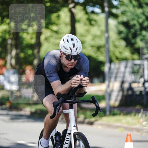 09.08.2026 - GEWOBA Citytriathlon Bremen Michael Burmester http://msf.ph/oto/9945551 09.08.2026 10:42:51 Radfahren 318, 323, 529 meine-sportfotos.de