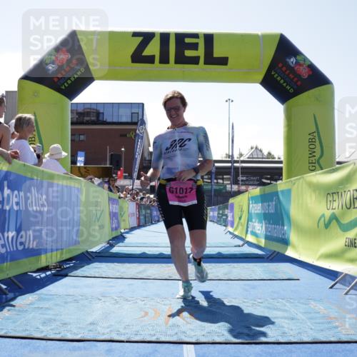 09.08.2026 - GEWOBA Citytriathlon Bremen Yannick Fuchs http://msf.ph/oto/9945564 09.08.2026 14:25:33 Ziel 1017, 1017 meine-sportfotos.de