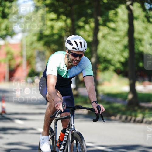 09.08.2026 - GEWOBA Citytriathlon Bremen Michael Burmester http://msf.ph/oto/9945581 09.08.2026 10:43:06 Radfahren 321, 323, 389, 393, 427 meine-sportfotos.de