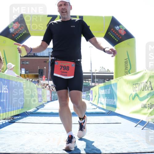 09.08.2026 - GEWOBA Citytriathlon Bremen Yannick Fuchs http://msf.ph/oto/9945700 09.08.2026 14:27:31 Ziel 798, 864 meine-sportfotos.de