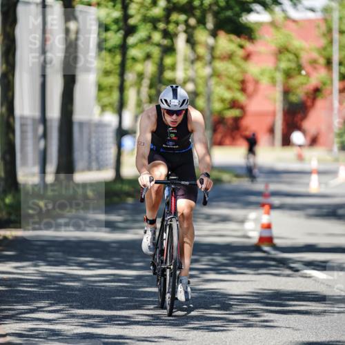 09.08.2026 - GEWOBA Citytriathlon Bremen Michael Burmester http://msf.ph/oto/9945706 09.08.2026 10:44:38 Radfahren 345, 523 meine-sportfotos.de