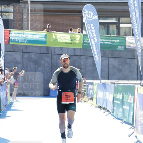 09.08.2026 - GEWOBA Citytriathlon Bremen Yannick Fuchs http://msf.ph/oto/9945716 09.08.2026 14:28:00 Ziel 726 meine-sportfotos.de