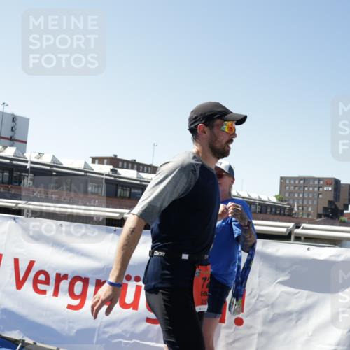 09.08.2026 - GEWOBA Citytriathlon Bremen Yannick Fuchs http://msf.ph/oto/9945730 09.08.2026 14:28:03 Ziel 726 meine-sportfotos.de