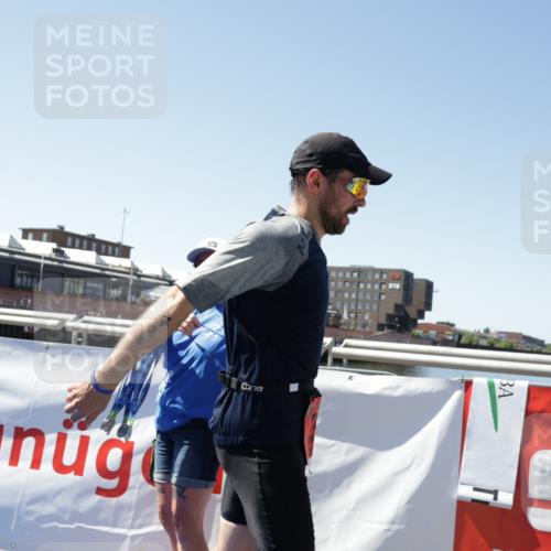 09.08.2026 - GEWOBA Citytriathlon Bremen Yannick Fuchs http://msf.ph/oto/9945732 09.08.2026 14:28:03 Ziel 726 meine-sportfotos.de
