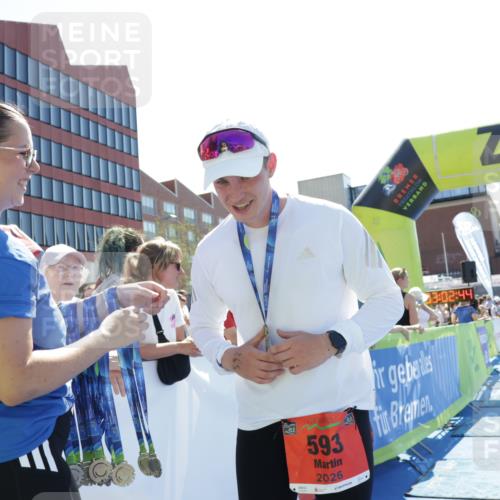 09.08.2026 - GEWOBA Citytriathlon Bremen Yannick Fuchs http://msf.ph/oto/9945801 09.08.2026 14:29:07 Ziel  meine-sportfotos.de