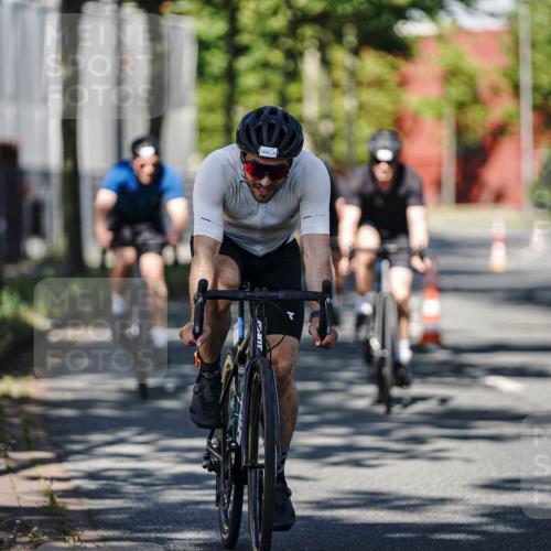 09.08.2026 - GEWOBA Citytriathlon Bremen Michael Burmester http://msf.ph/oto/9945827 09.08.2026 10:46:17 Radfahren 325, 328, 332, 343, 364, 366, 379, 407, 408, 502 meine-sportfotos.de