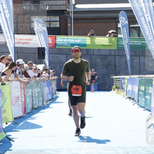 09.08.2026 - GEWOBA Citytriathlon Bremen Yannick Fuchs http://msf.ph/oto/9945856 09.08.2026 14:29:44 Ziel 598, 1010, 1010 meine-sportfotos.de