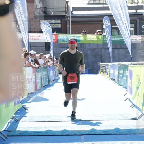 09.08.2026 - GEWOBA Citytriathlon Bremen Yannick Fuchs http://msf.ph/oto/9945861 09.08.2026 14:29:45 Ziel 598, 1010, 1010 meine-sportfotos.de