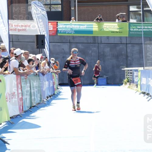 09.08.2026 - GEWOBA Citytriathlon Bremen Yannick Fuchs http://msf.ph/oto/9945880 09.08.2026 14:29:54 Ziel 932 meine-sportfotos.de