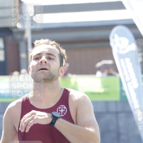 09.08.2026 - GEWOBA Citytriathlon Bremen Yannick Fuchs http://msf.ph/oto/9945894 09.08.2026 14:30:06 Ziel 877 meine-sportfotos.de