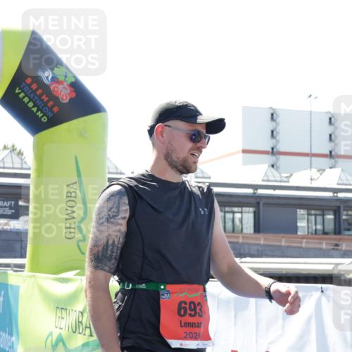 09.08.2026 - GEWOBA Citytriathlon Bremen Yannick Fuchs http://msf.ph/oto/9945912 09.08.2026 14:30:36 Ziel 693 meine-sportfotos.de