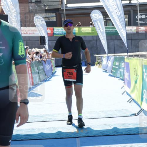 09.08.2026 - GEWOBA Citytriathlon Bremen Yannick Fuchs http://msf.ph/oto/9945971 09.08.2026 14:31:49 Ziel 750 meine-sportfotos.de
