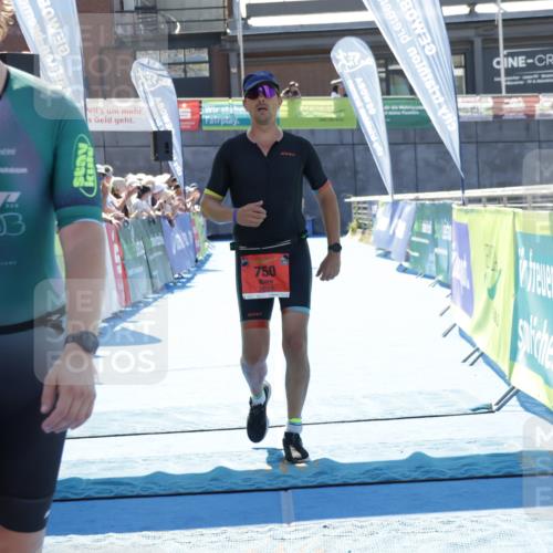 09.08.2026 - GEWOBA Citytriathlon Bremen Yannick Fuchs http://msf.ph/oto/9945972 09.08.2026 14:31:49 Ziel 750 meine-sportfotos.de
