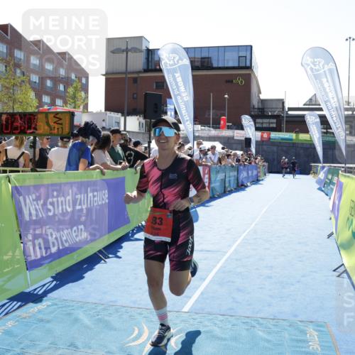 09.08.2026 - GEWOBA Citytriathlon Bremen Yannick Fuchs http://msf.ph/oto/9946001 09.08.2026 14:32:14 Ziel 933 meine-sportfotos.de